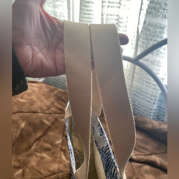 Limited Edition Dior “Around the World” tote book bag New (beauty dept) - Picture 11 of 12